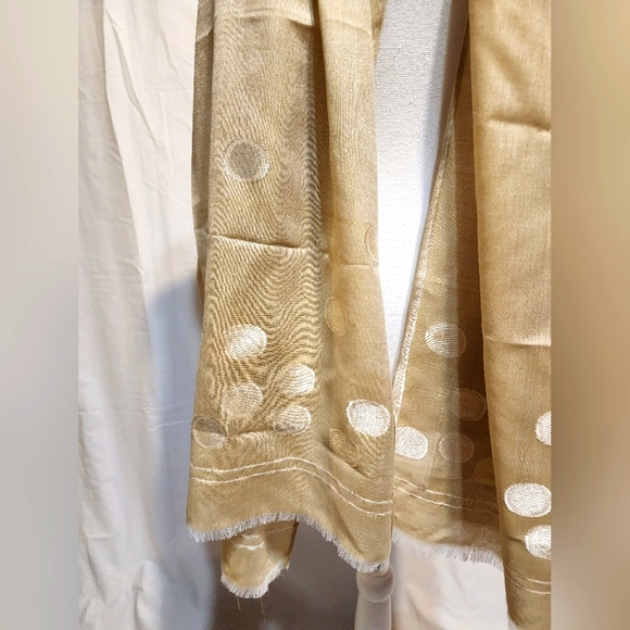 Polka-dot Accented Wraparound Scarf - Picture 5 of 6